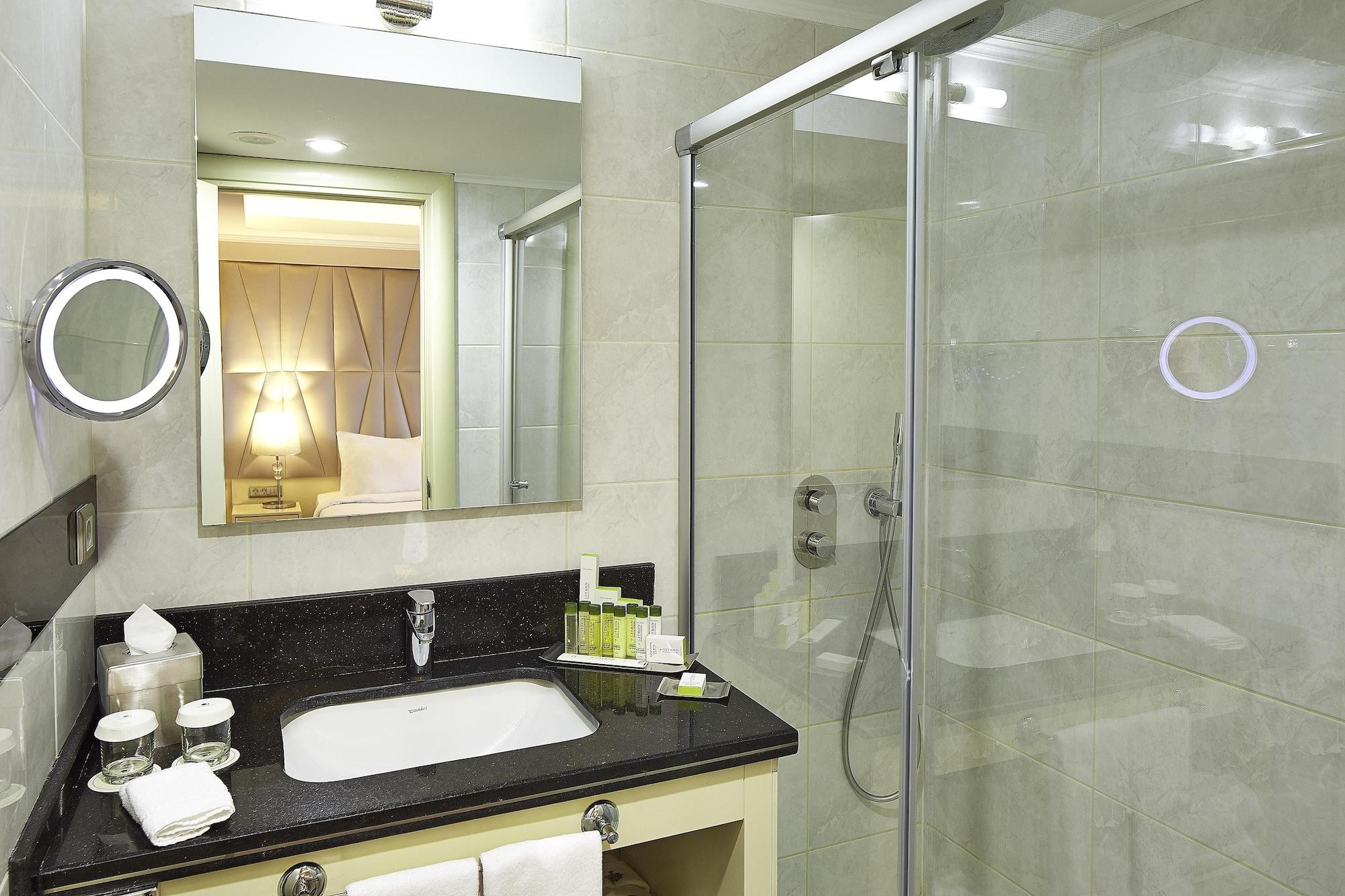 Hotel Doubletree By Hilton Elazig Esterno foto