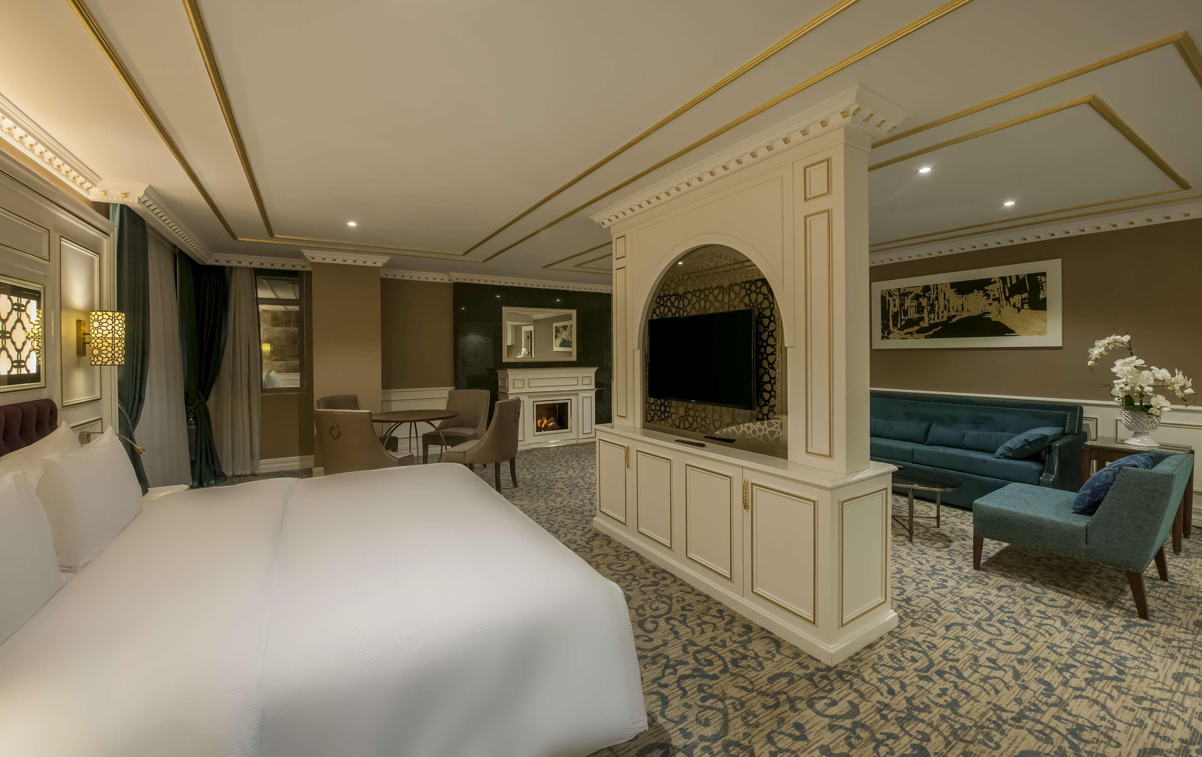 Hotel Doubletree By Hilton Elazig Esterno foto